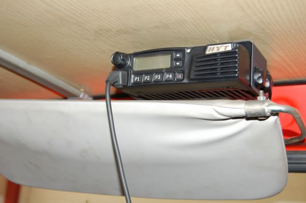 Analogová vozidlová radiostanice